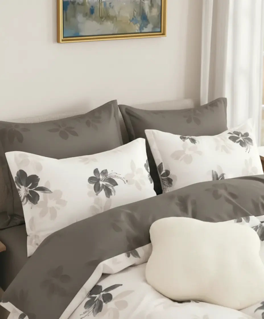 Barna virágos ágynemű garnitúra közelről