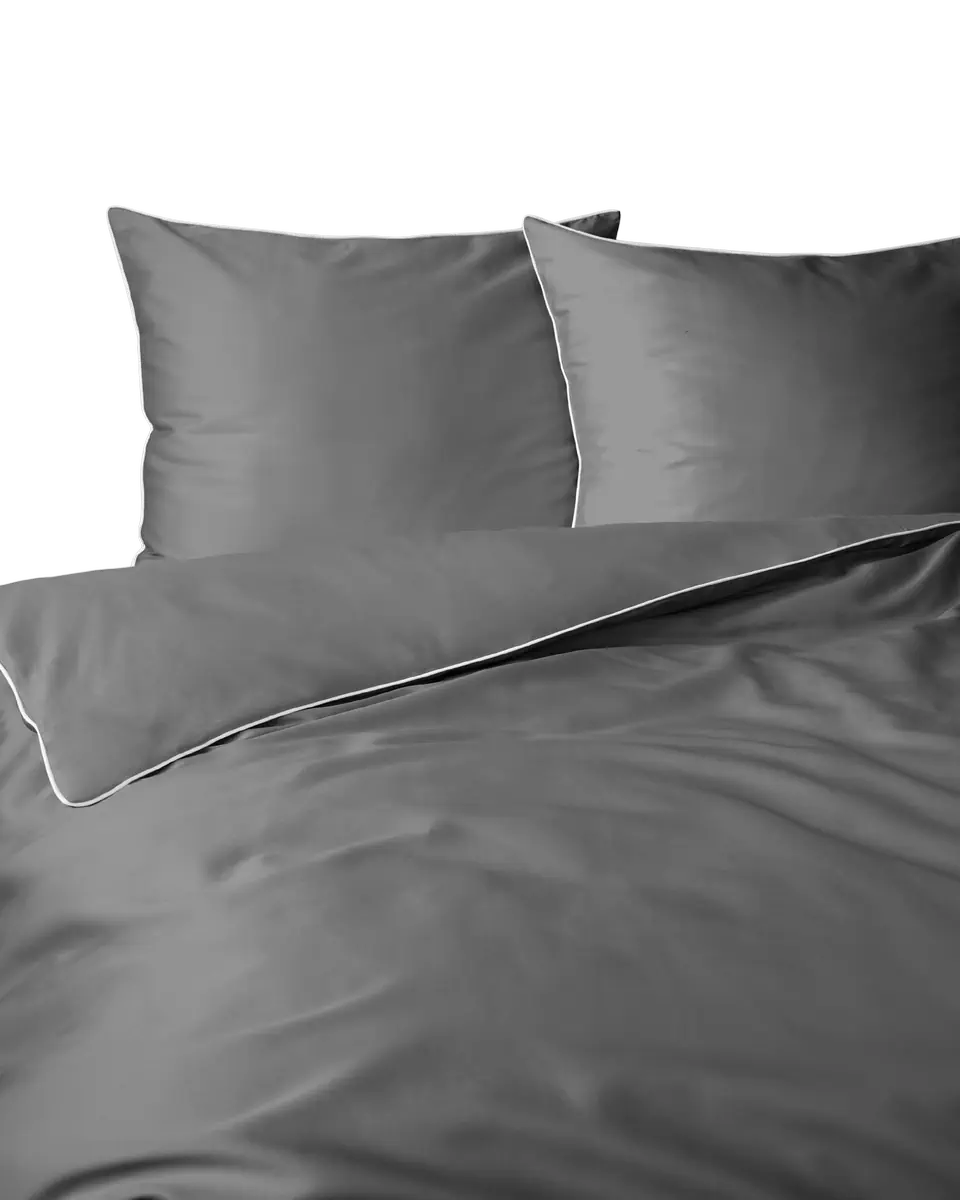 Szatén ágynemű szürke színben prémium minőségben, közelről