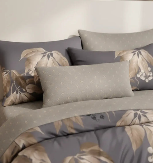 Barna leveles ágynemű garnitúra közelről