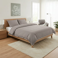 Bézs pamut ágyneműhuzat szép hálószobai környezetben oldalról