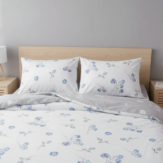 Ágynemű szettt kék virágos mintával közelről