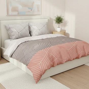 Szatén ágynemű meleg árnyalatokkal hálószobai környezetben