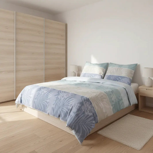 Pamut ágynemű pasztell színű leveles mintával, hálószobában oldalról