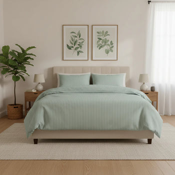 Luxus ágynemű menta zöld színeben, hálószobában szemből