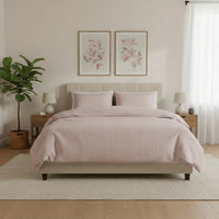 Luxus ágynemű rózsaszínben, hálószobai franciaágyon szemből