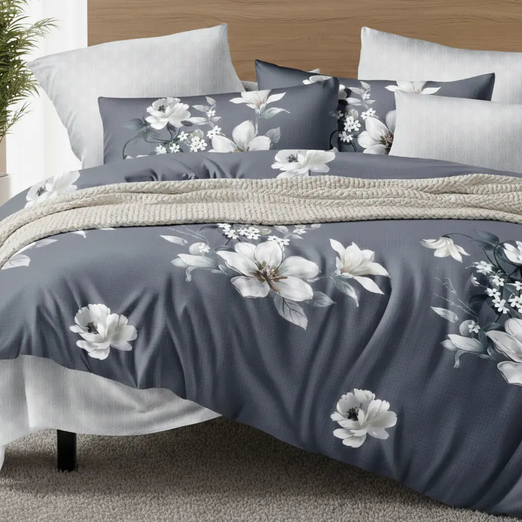 Szürke virágos ágynemű szett közelről