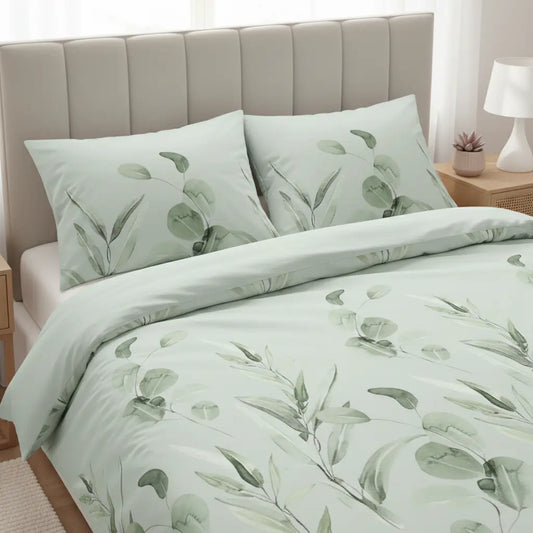 Ágyneműhuzat 200x220 cm zöld leveles mintával, berendezett hálószobában közelről