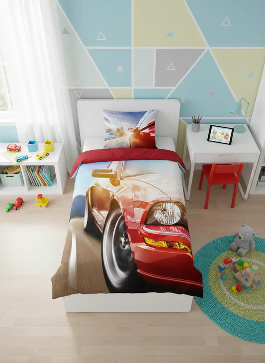 Autós gyerek ágynemű fiús gyerekszobában felülről