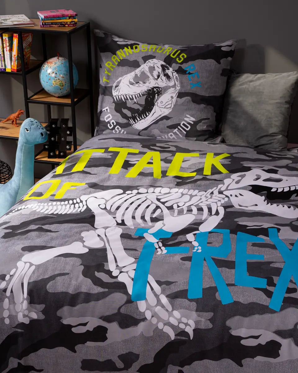 Gyerek ágynemű dínó mintával világító részekkel berendezett gyerekszobában