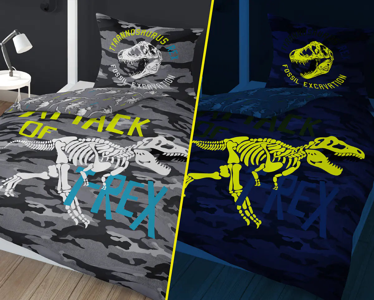 Sötétben világító dínós ágynemű világos/sötét összehasonlító kép