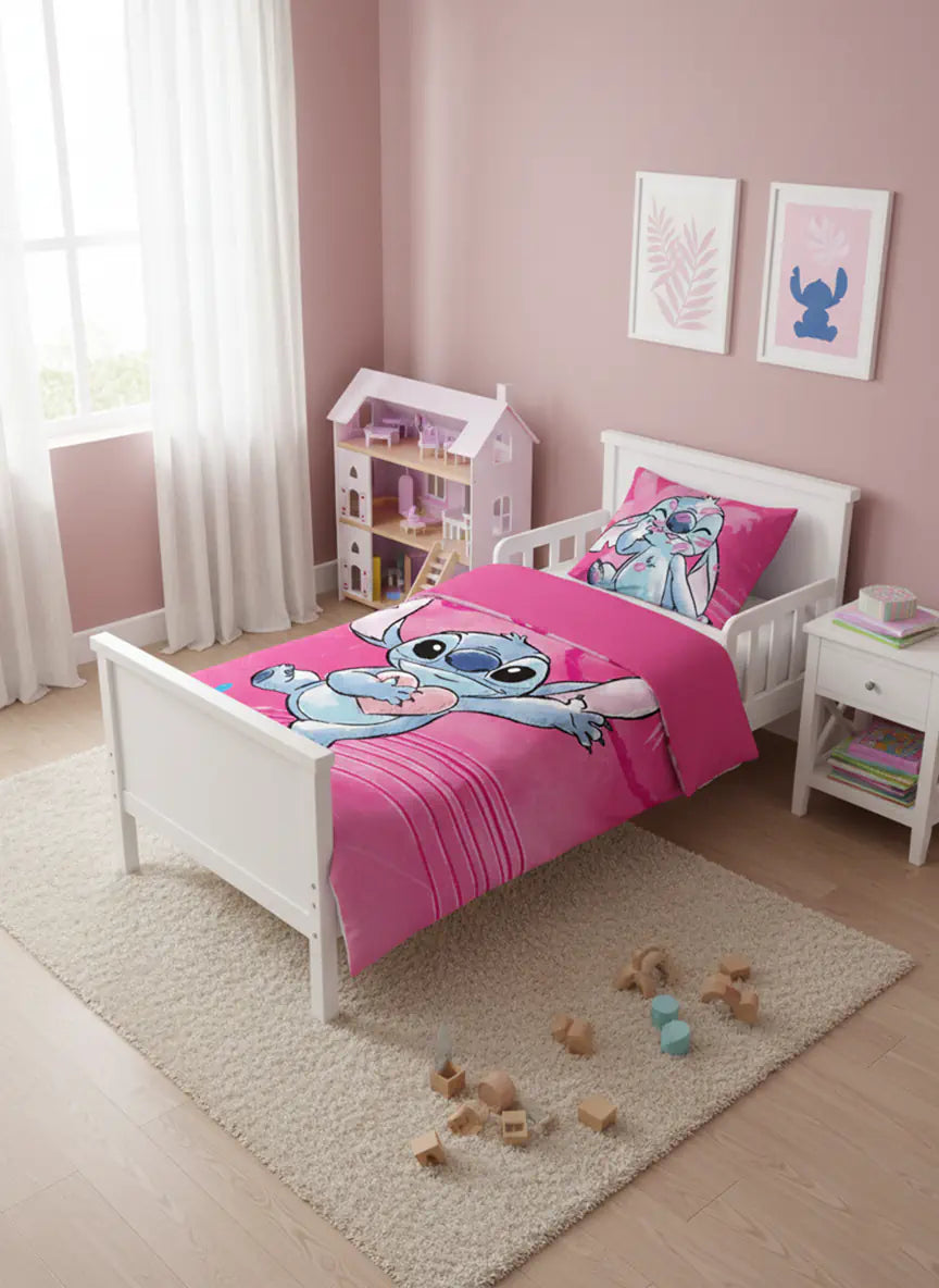 Stitch ágynemű lányos berendezésű gyerekszobában